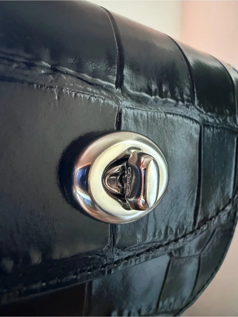 Coach Turnlock Card Case CZ475 Black Croc Leather Chain Bag NWOT
